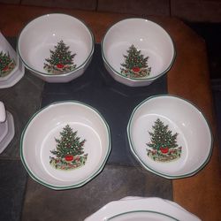 Vintage Porcelin Fine Dining Christmas Dishset