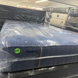 QUEEN SIZE STEARNS & FOSTER LUX ESTATE (MEDIUM) MATTRESS & BOX SPRING BED SET