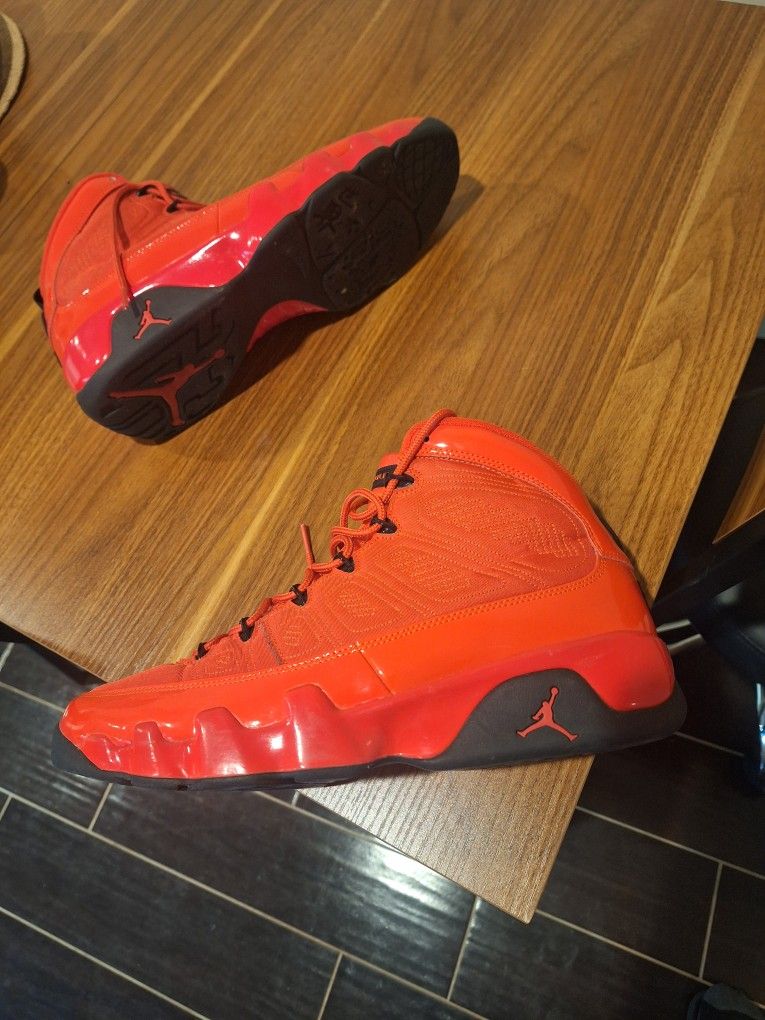 Jordan 9 Chile Red Size 12.  Like New
