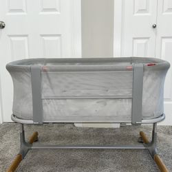 Skip Hop Cozy Up 2-in-1 Bedside Sleeper And Bassinet 