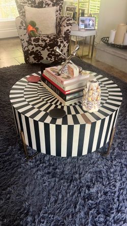 Coffee table, black and white