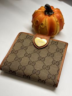  Gucci Compact Wallet 