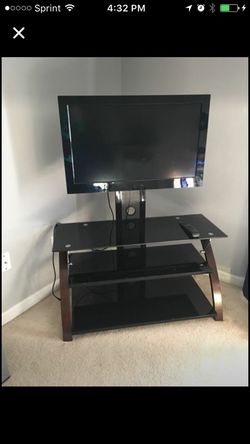 Very nice 40" Coby LCD tv with tv mount stand. The tv is in great working condition and comes with remote. Also TV tv mount stand is great condition