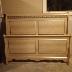 Ashley Furniture Queen Bed Frame:Silverglade Collection 