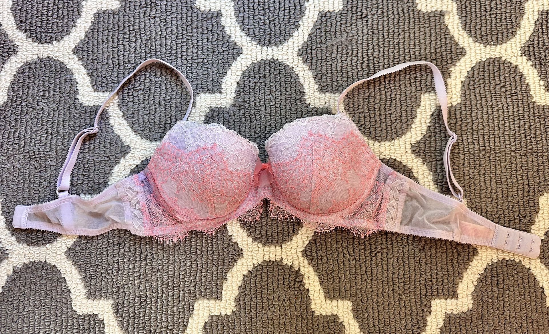 Victoria’s Secret Bra (34 C)