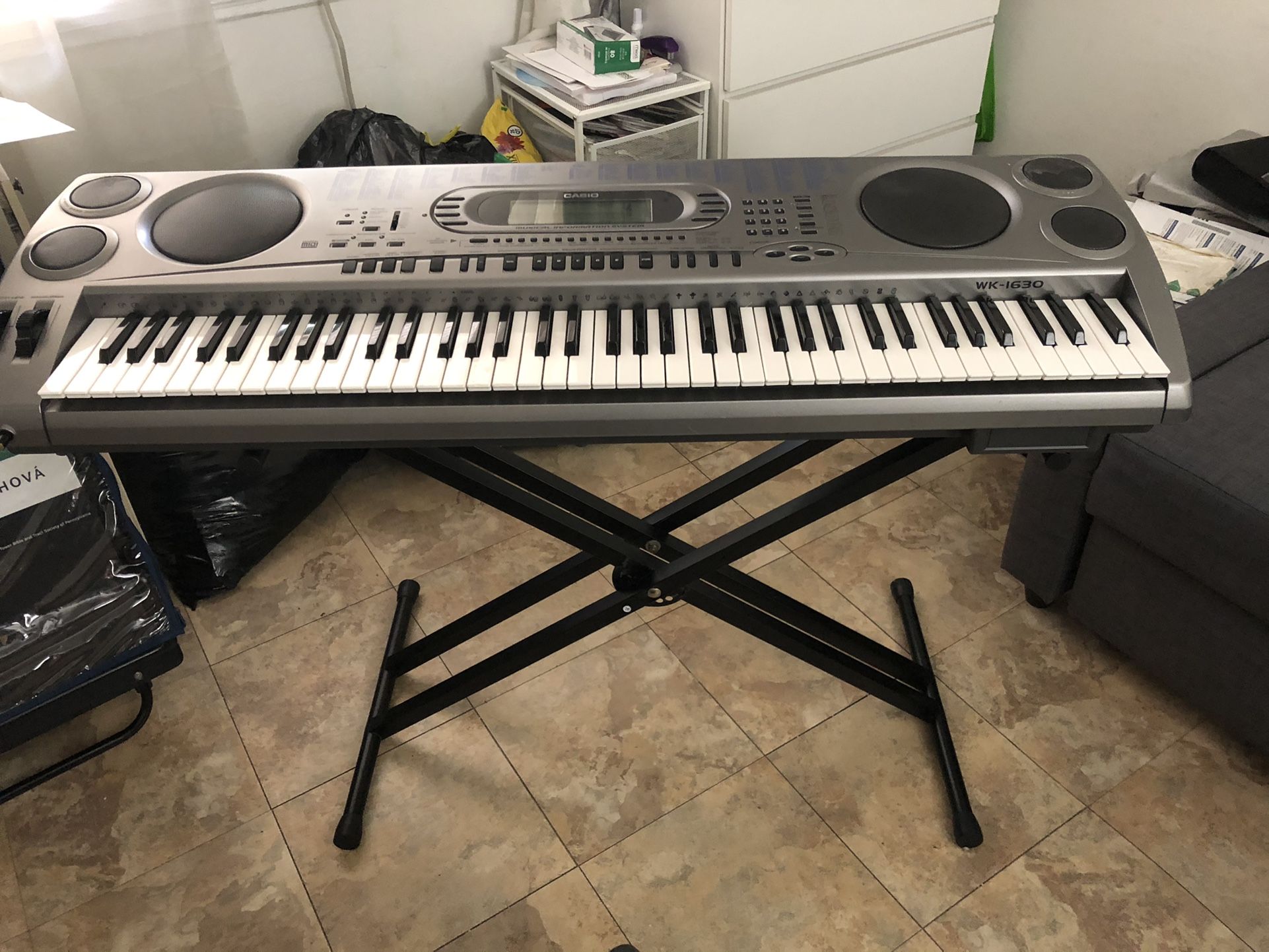 Piano Electrónico Con Estante