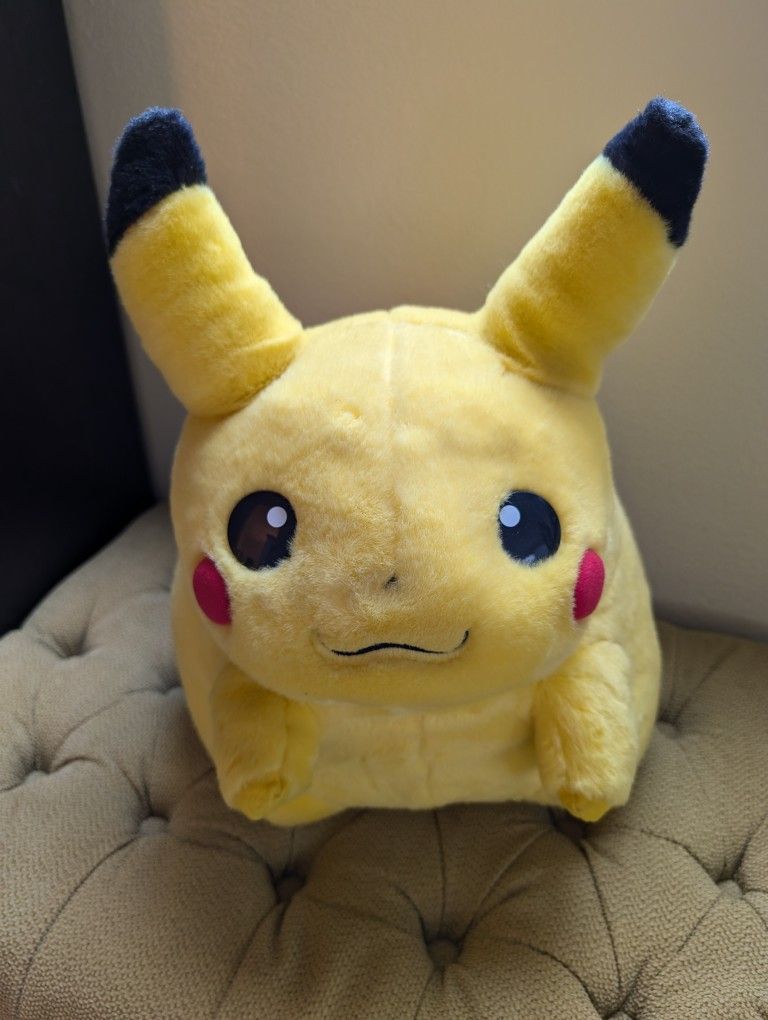 Vintage 1999 Nintendo Hasbro-Tomy JUMBO Pikachu Plush