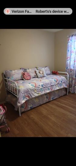 LIKE NEW White Twin Daybed with Mattresses $300 or BEST OFFER, located in Peoria, AZ