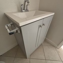Single Sink Bathroom Vanity 