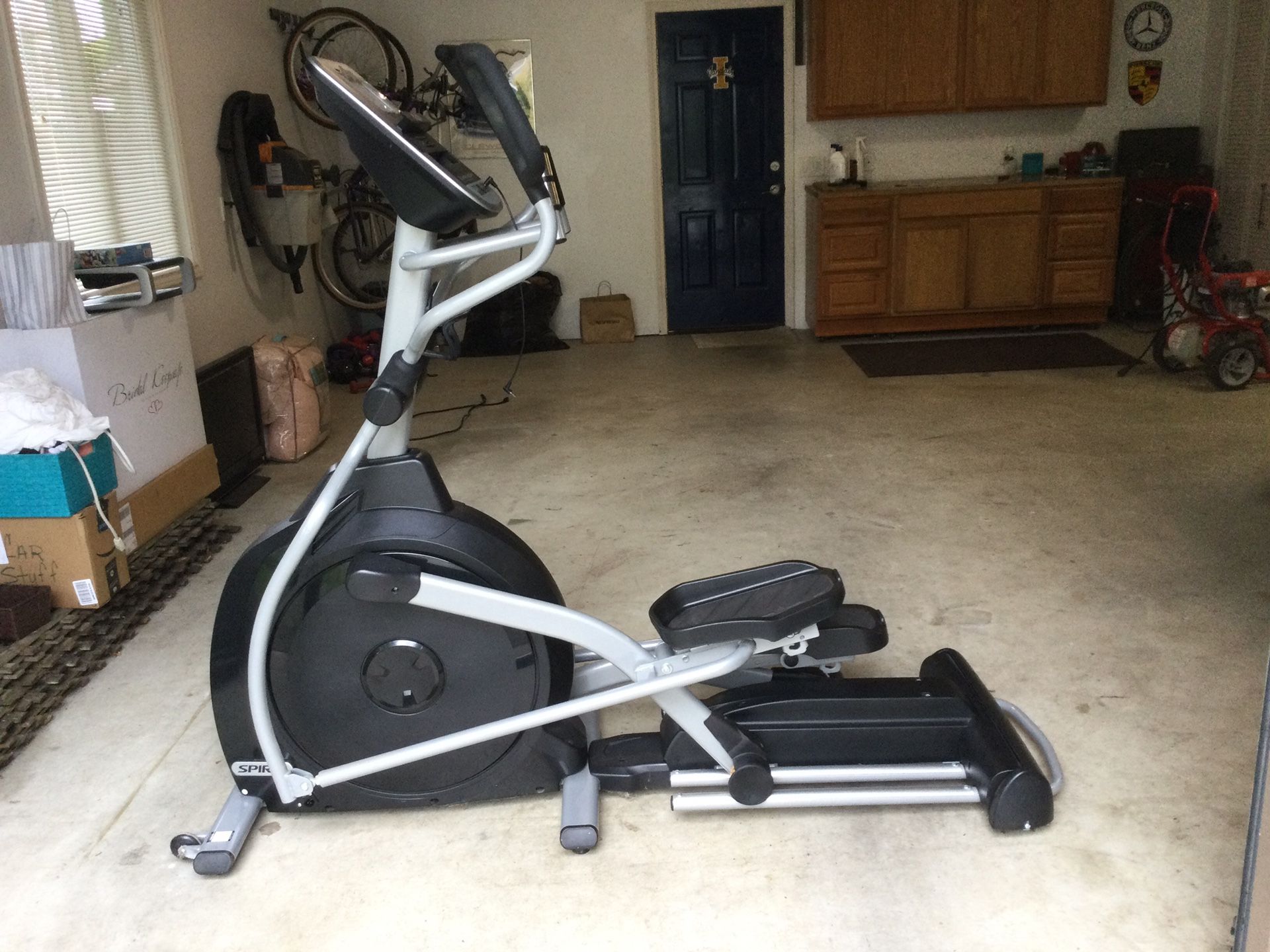 Elliptical Exercise Equipment Spirit XE395