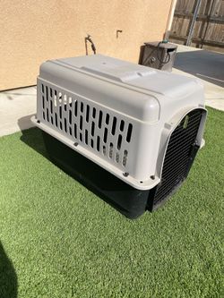 Pet kennel for sale!