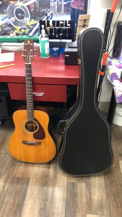 1003 Yamaha FG-160 Acoustic Guitar with Hard Case