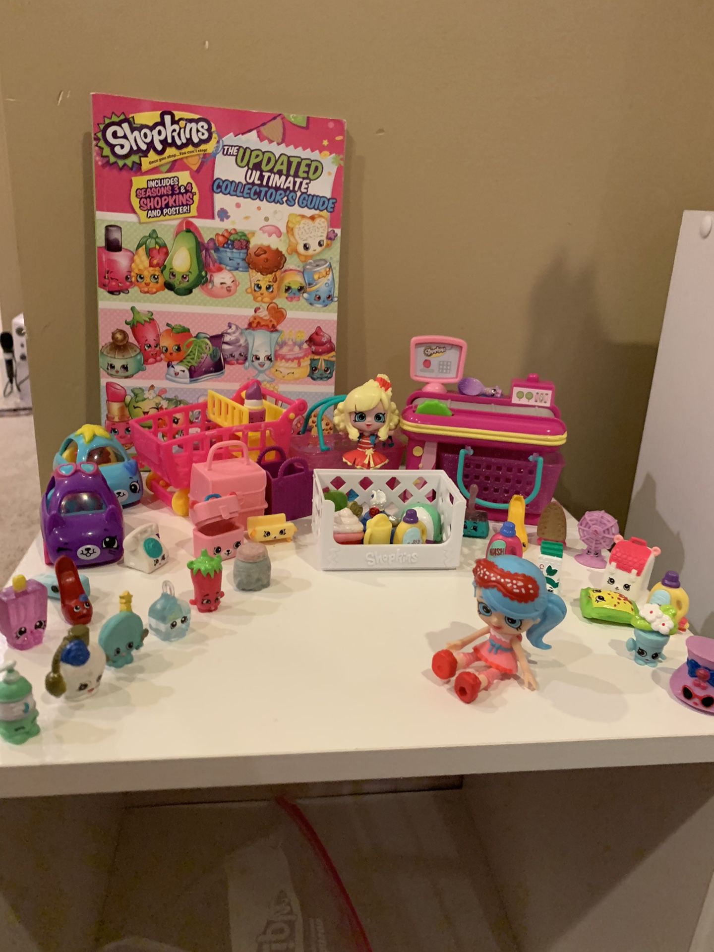 Lot Of 30 Shopkins, 2 Shopkins Dolls, Shopkins Grocery Counter And 2 Books