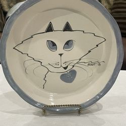 Hand-painted ceramic pie plate by artist Kulibert featuring a stylized cat.  10.5”
