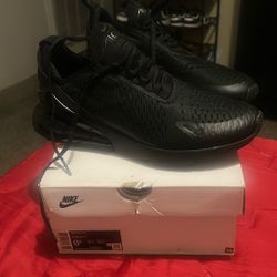 Size 9.5 Black Nike 100$