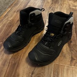 9.5 Keen Hiking Boots