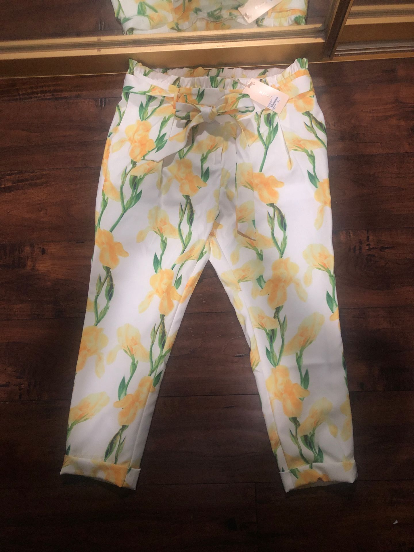 Brand new size large floral crop pants