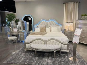 Brand New Modern & Elegant Queen Bed/Bedroom set w/Silver Oak finish on Promotion