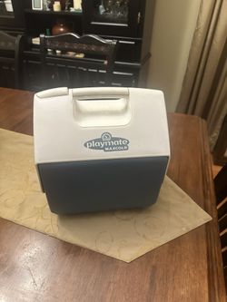 Playmate Igloo Maxcold Vintage Cooler Blue. LNC Dont Find Them This Nice