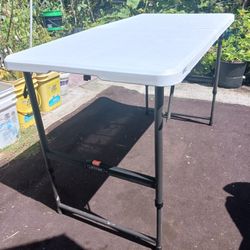 Foldable TABLE Plastic And Metal 