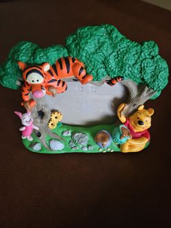 Disney's Winnie The Pooh and Friends 3D picture frame (8.5"w x6.5"h)