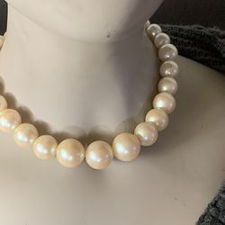 VINTAGE CUTE STRAND LARGE FAUX PEARL IVORY COLOR NECKLACE CHOKER SILVER PLATED CLASP  15.5”  