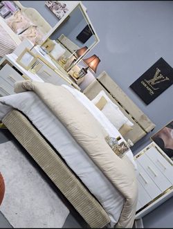 ✨️4pc Queen, King Bedrooms ✨️ Furniture Sectionals, Dining Avail