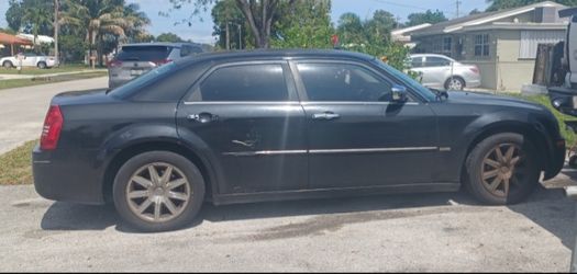 2010 Chrysler 300 – Clean Title – Needs Transmission – Mechanic Special