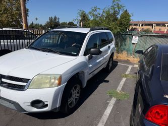 SUV  White Mitsubishi Endeavor