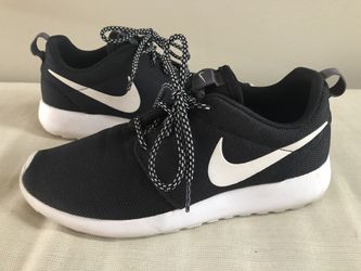 Women's Roshe One White Shoes Size 6.5 for Sale in Burlington, WA - OfferUp