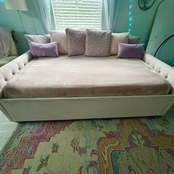 Upholstered Daybed