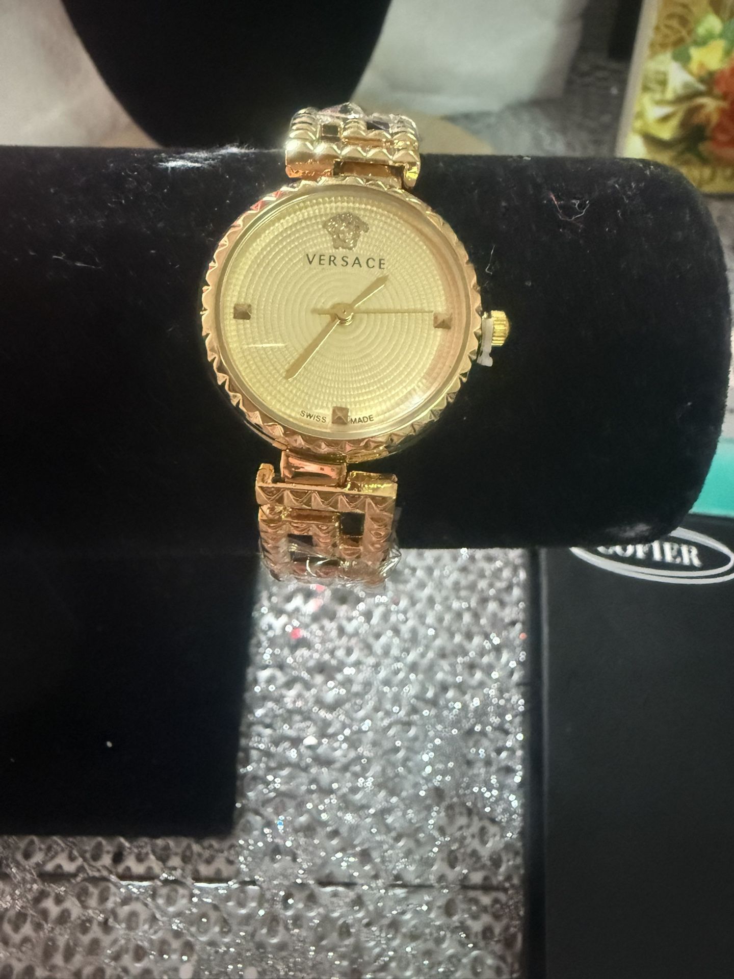 Gold plated with four layers of 14k gold, suitable for daily use, can get wet, very good, does not harm the skin