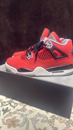 Retro 4s size 5.5 y (7.5 women’s)