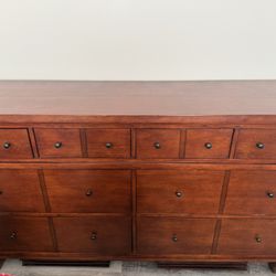 Beautiful Hard wood ..Solid 8 Drawer Dresser