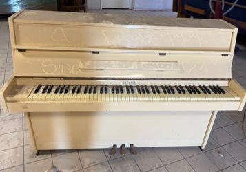 Royale Upright Piano