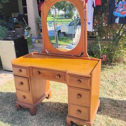 ANTUQUE VANITY W/ SWIVEL MIRROR