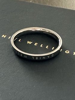 Daniel Wellington ring