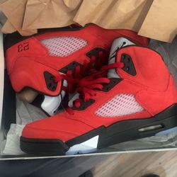 Size 9 Jordan Raging Bulls Looking For 8.5