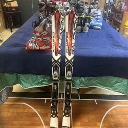  Kids Salomon ski package with boots and bindings