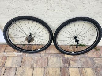 Nice set of 26 inch bontrager wheels