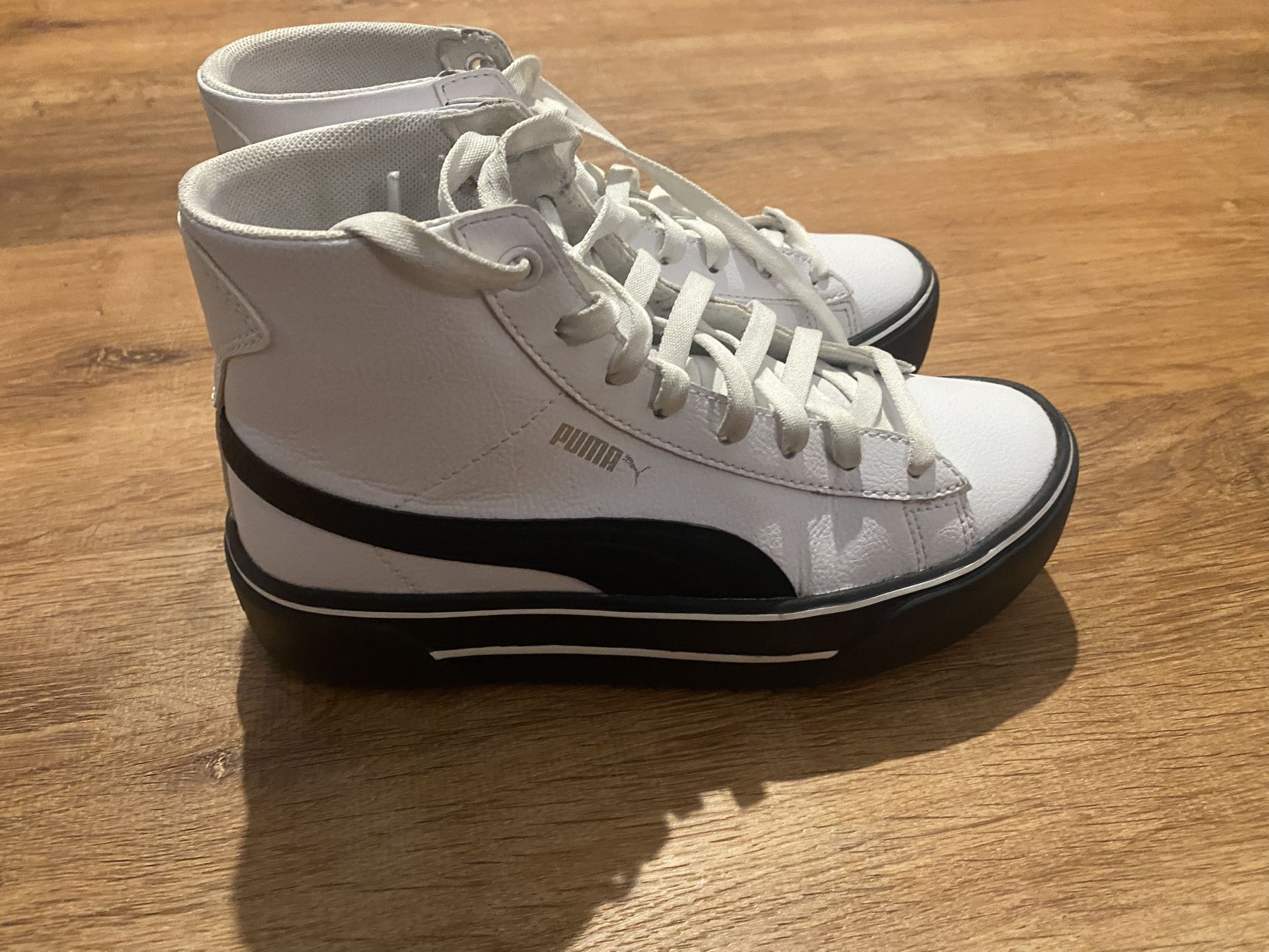 Puma Kaia Mid Platform Women’s Sneakers.  Size 6.5