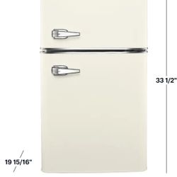 Insignia™ - 3.1 Cu. Ft. Retro Mini Fridge with Top Freezer and ENERGY STAR Certification - Creamy vanilla