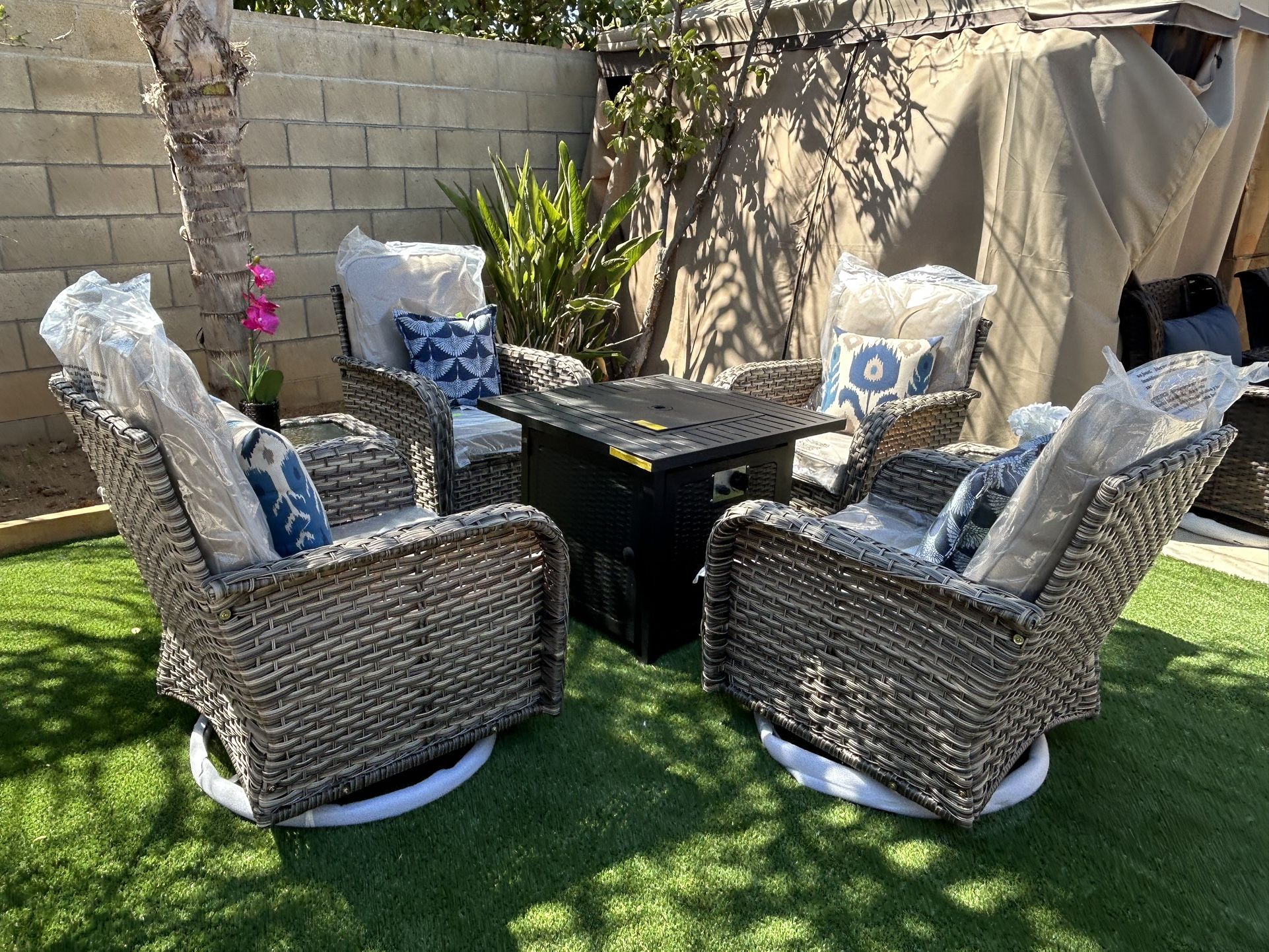 Patio Outdoor Swivel Chairs New In The Box
