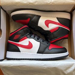 Jordan 1 Mid - Brand New - Size 7Y