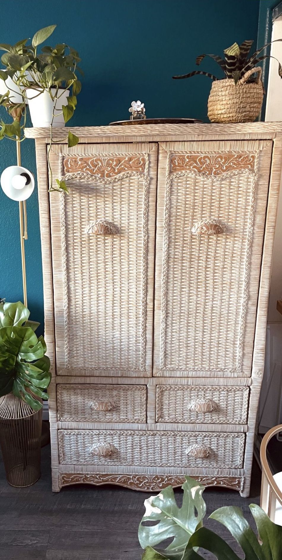Armoire closet