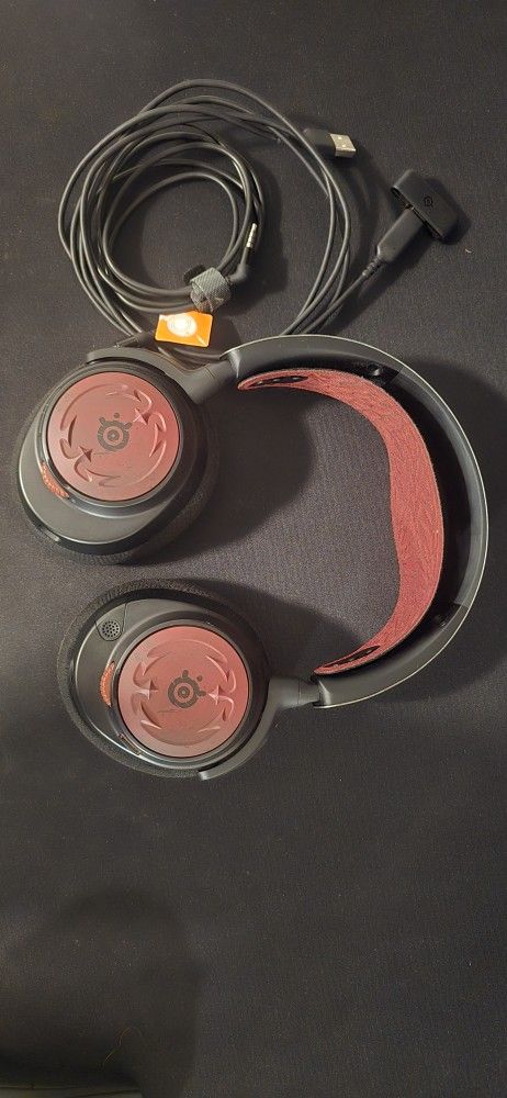Arctis Nova 7  Wireless Headset Diablo 4 Edition