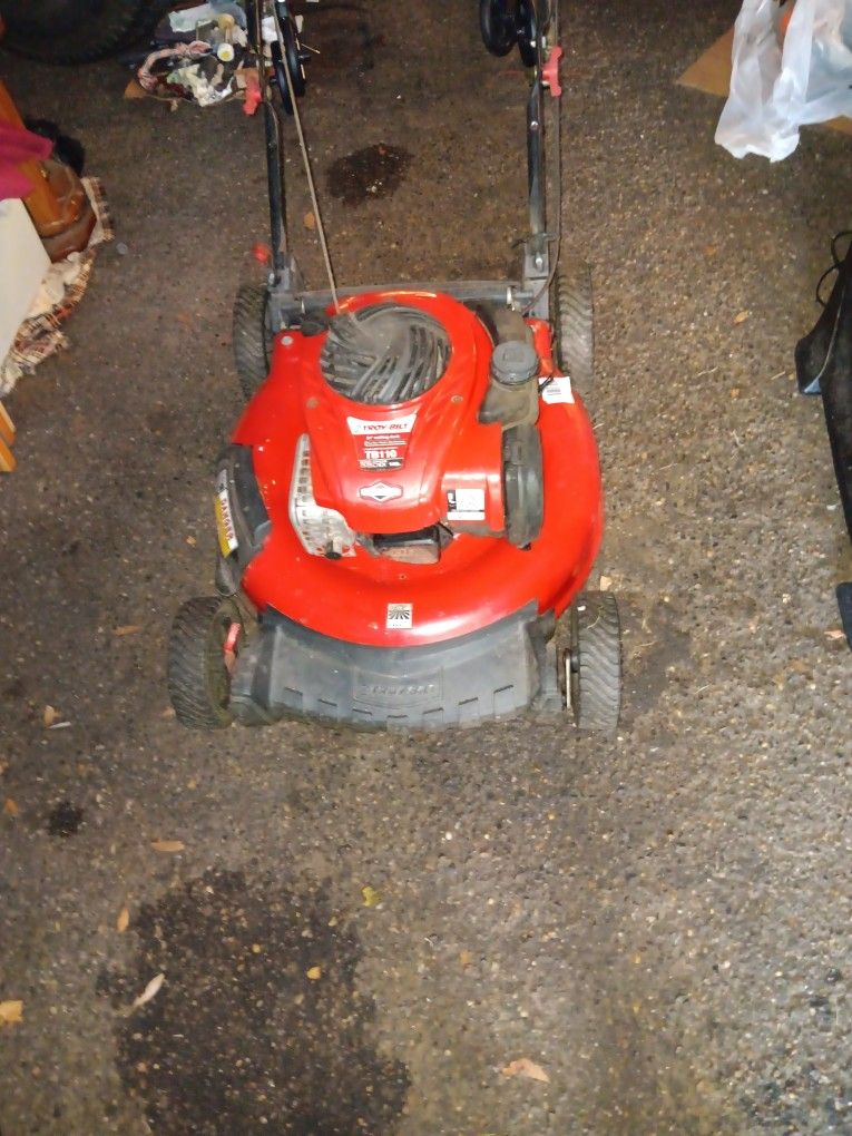 BRIGGS & STRATION LAWNMOWER