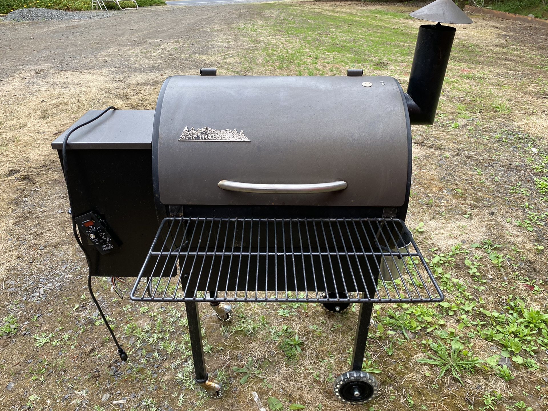 Traeger Smoker model BBQ07E for Sale in Chehalis, WA OfferUp