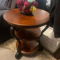 Coffe table 3 leves like new 