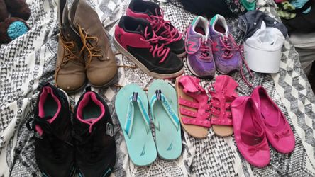 Girl's shoes